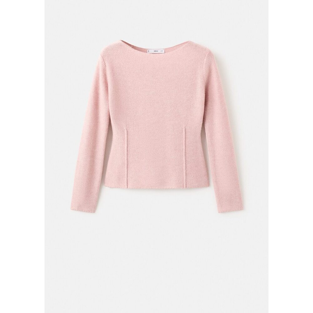 Knitted sweater with seams